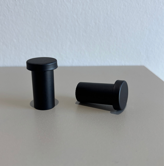 Sorte letvægtsknager i minimalistisk design