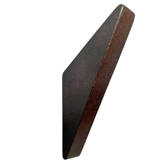 Knage i træ (egetræ, malet og lakeret)