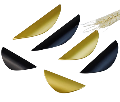 Halvmåne greb i farverne messing eller sort (32 mm, 64 mm, 96 mm)