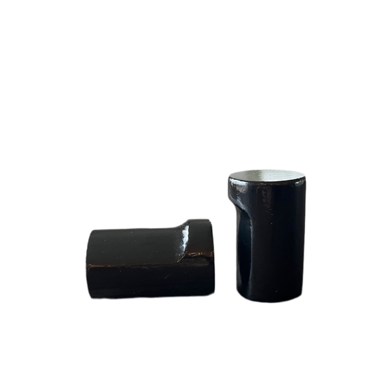 Sortmalede træ knager