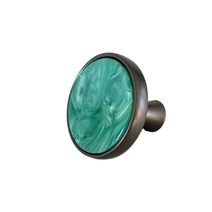 Metal greb med grønt mønster (Ø: 32 mm)