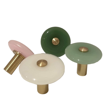 Møbelknop i krystalsten og messing (Ø: 30 mm)