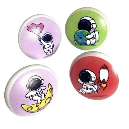 Keramik greb til børneværelset med søde astonauter (Ø: 38 mm)