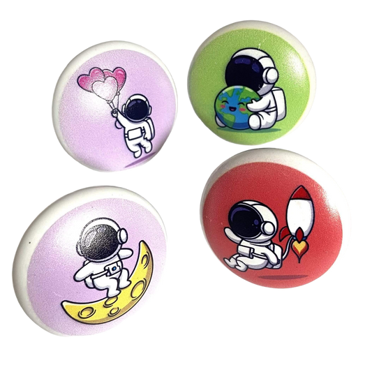 Keramik greb til børneværelset med søde astonauter (Ø: 38 mm)