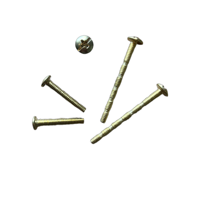 Skruer i guld/messing farve