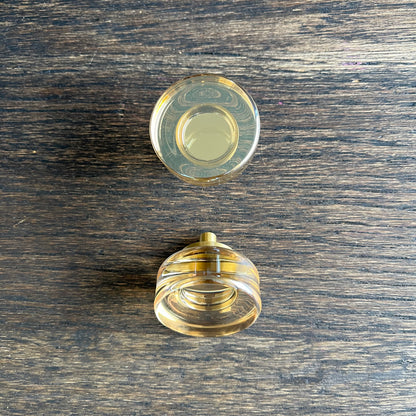 Møbelknop i akryl og messing