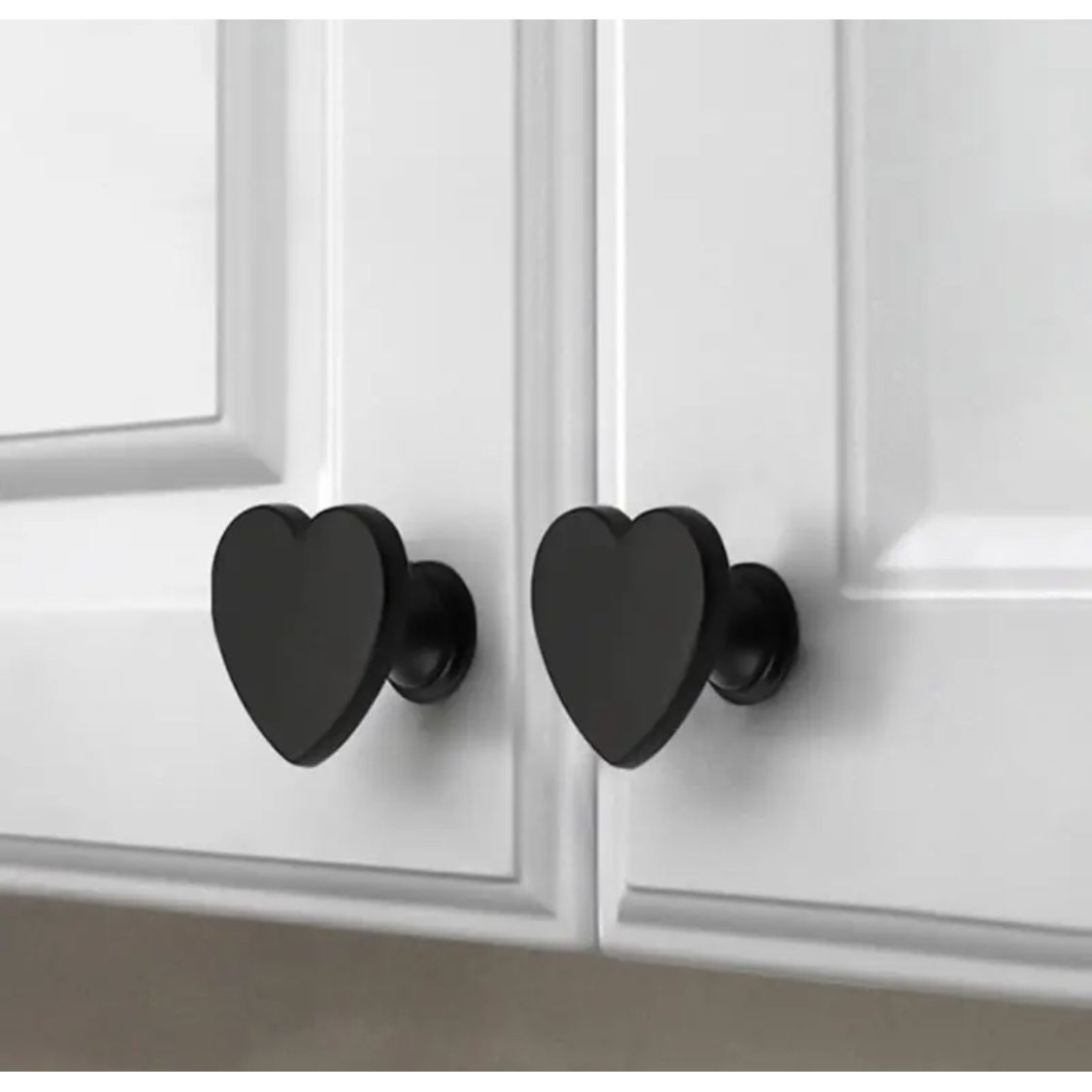Møbelknop - hjerteformet i sortmalet metal