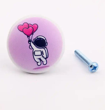 Keramik greb til børneværelset med søde astonauter (Ø: 38 mm)