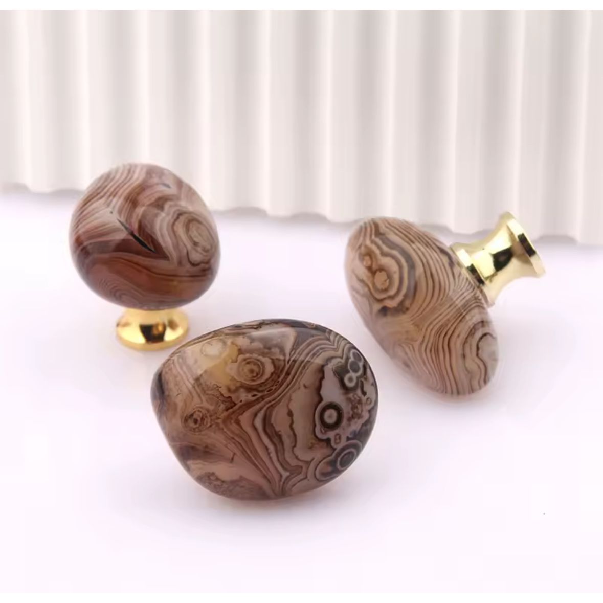 Silkeagat møbelknop