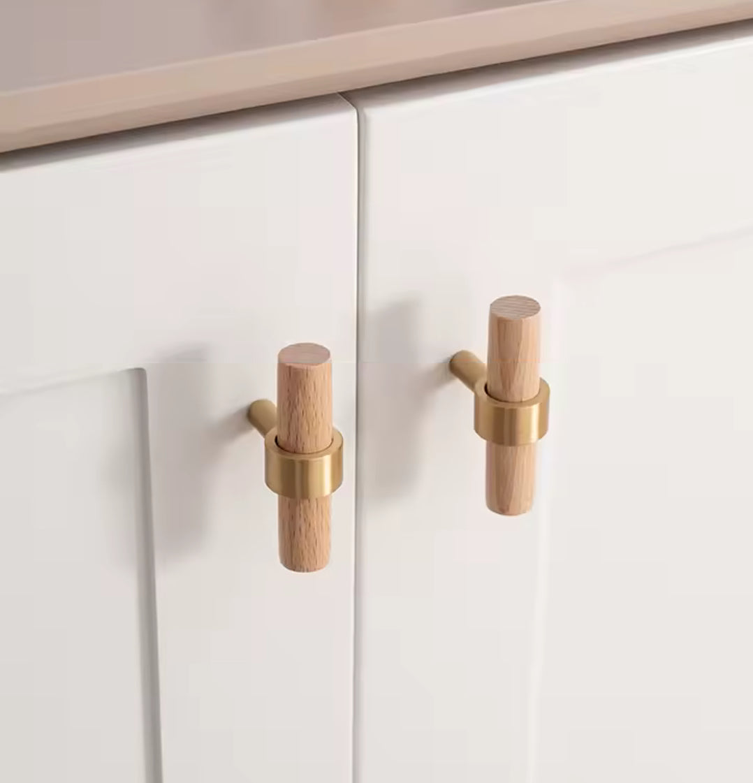 Træ håndtag med messing hardware (bøg eller valnød)