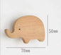 Træ knager eller møbelknopper med dyremotiver (Lyst eller mørkt træ)