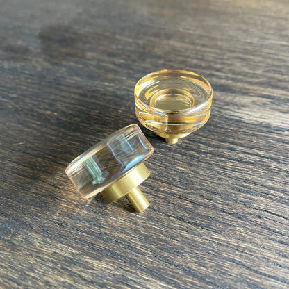 Møbelknop i akryl og messing