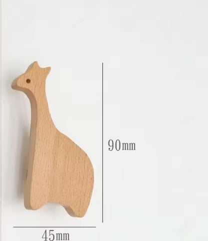 Træ knager eller møbelknopper med dyremotiver (Lyst eller mørkt træ)