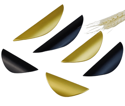 Halvmåne greb i farverne messing eller sort (32 mm, 64 mm, 96 mm) - Grebet