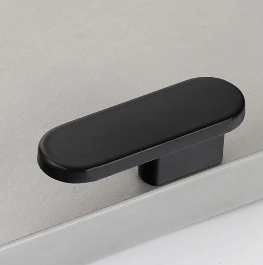 Greb eller knage i sort metal