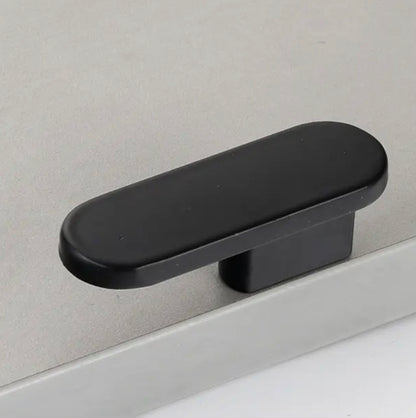 Greb eller knage i sort metal