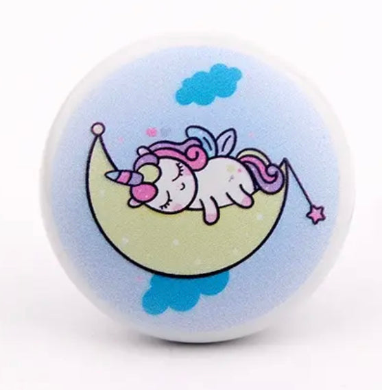 Keramik greb til børneværelset med søde enhjørninger (Ø: 38 mm)