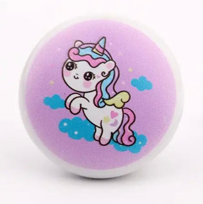 Keramik greb til børneværelset med søde enhjørninger (Ø: 38 mm)