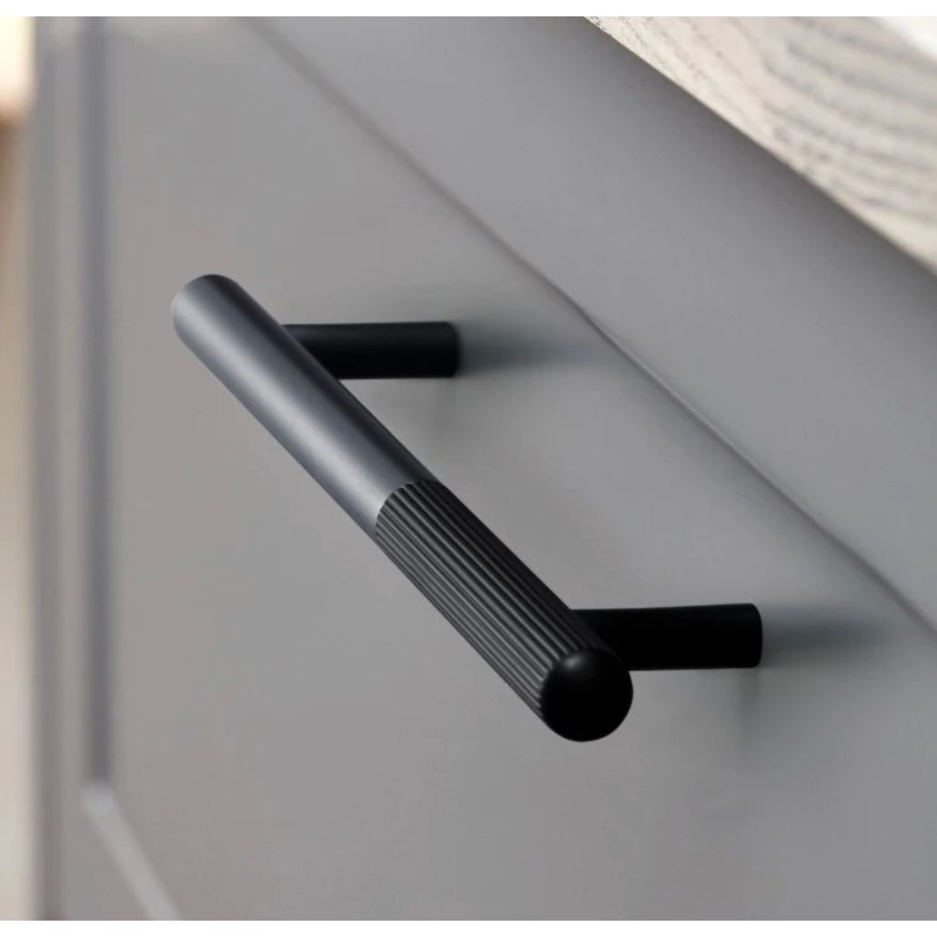 Gråsort moderne greb (CC: 128 mm)