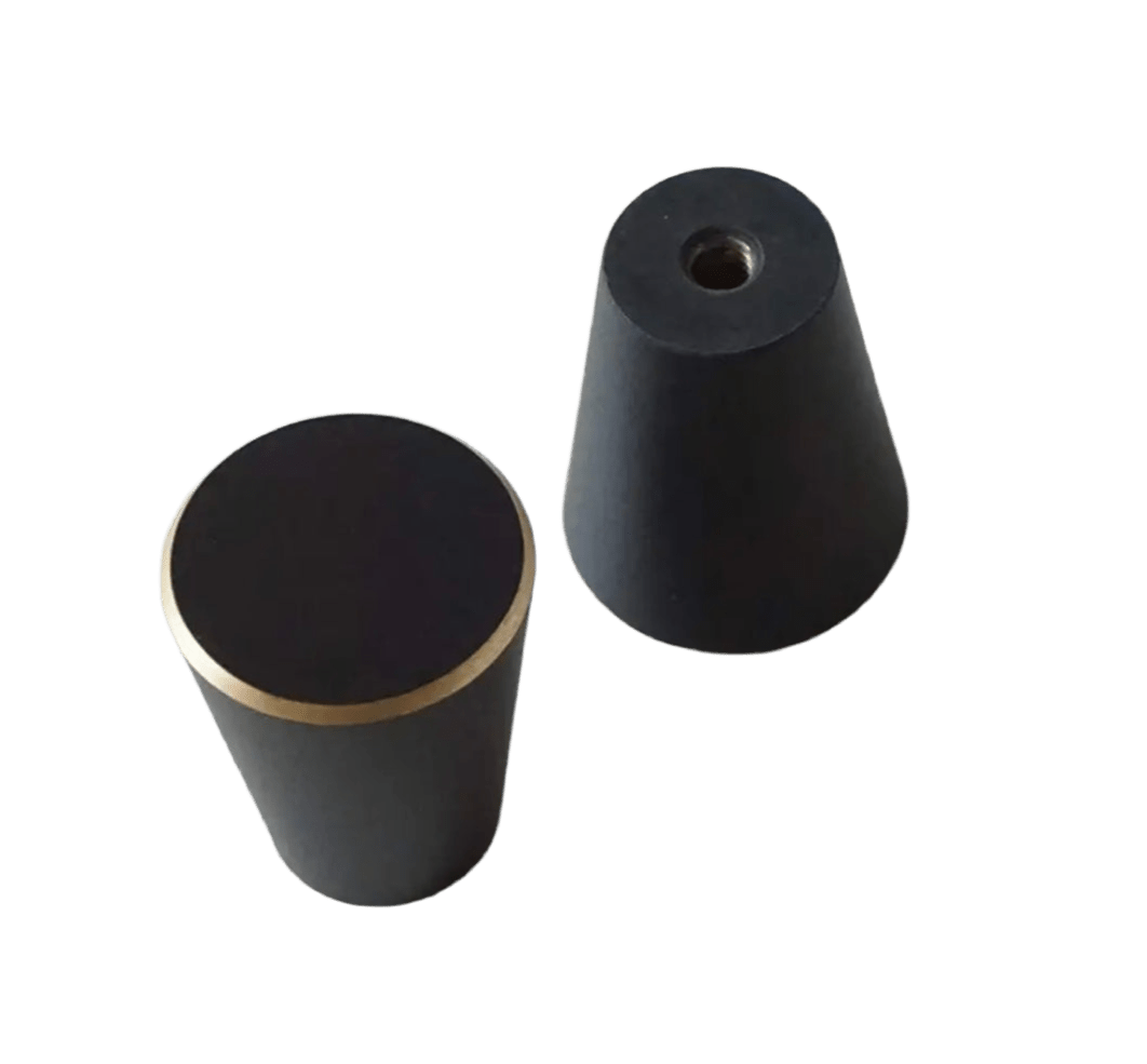 Kegleformet møbelknop i matsort metal (Ø: 20 eller 26 mm) - Grebet