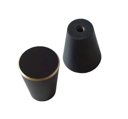 Kegleformet møbelknop i matsort metal (Ø: 20 eller 26 mm) - Grebet