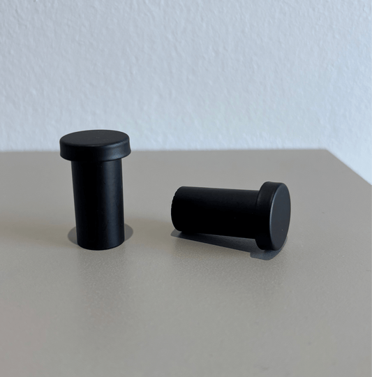 Sorte letvægtsknager i minimalistisk design - Grebet