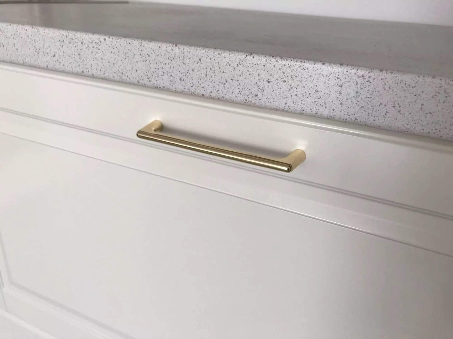 Bøjlehåndtag og møbelknopper i farven: Guld (flere størrelser) - Grebet