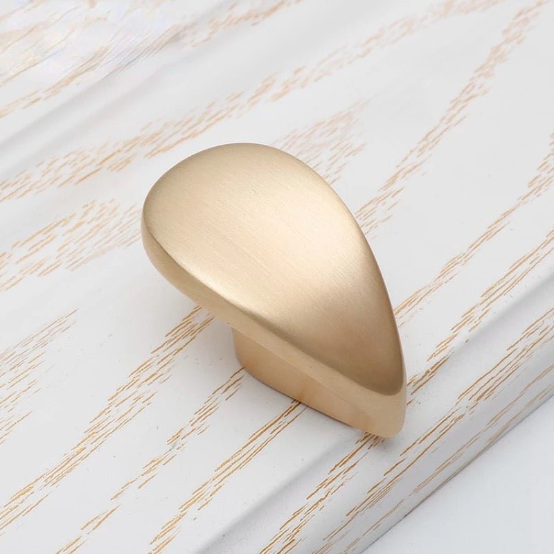 Dråbe møbelknop i flere farver - Grebet