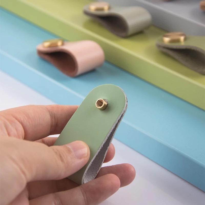 By Grebet.dk Greb Håndtag med messing hardware (flere farver)