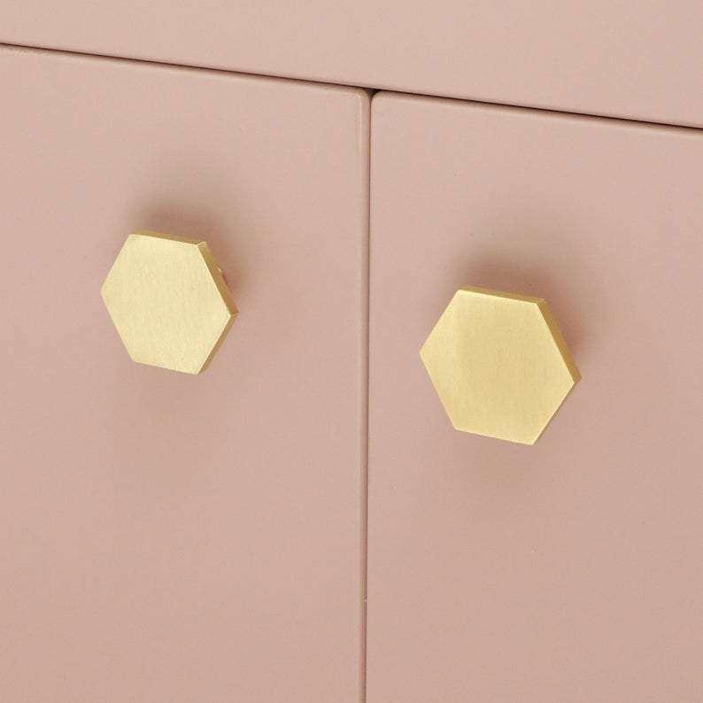 By Grebet.dk Møbelknop Hexagon børstet messing møbelknop (flere størrelser)