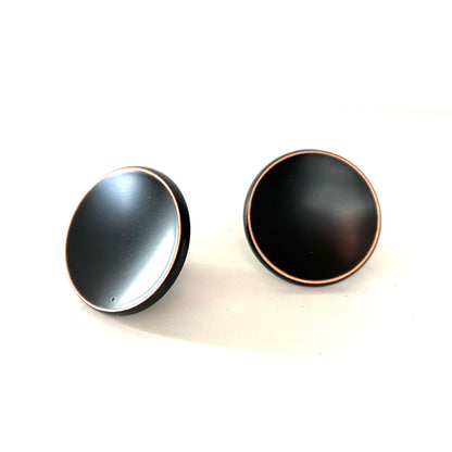 Solid møbelknop i matsort metal (Ø: 39 mm)