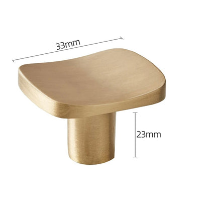 Kantet møbelknop i børstet messing