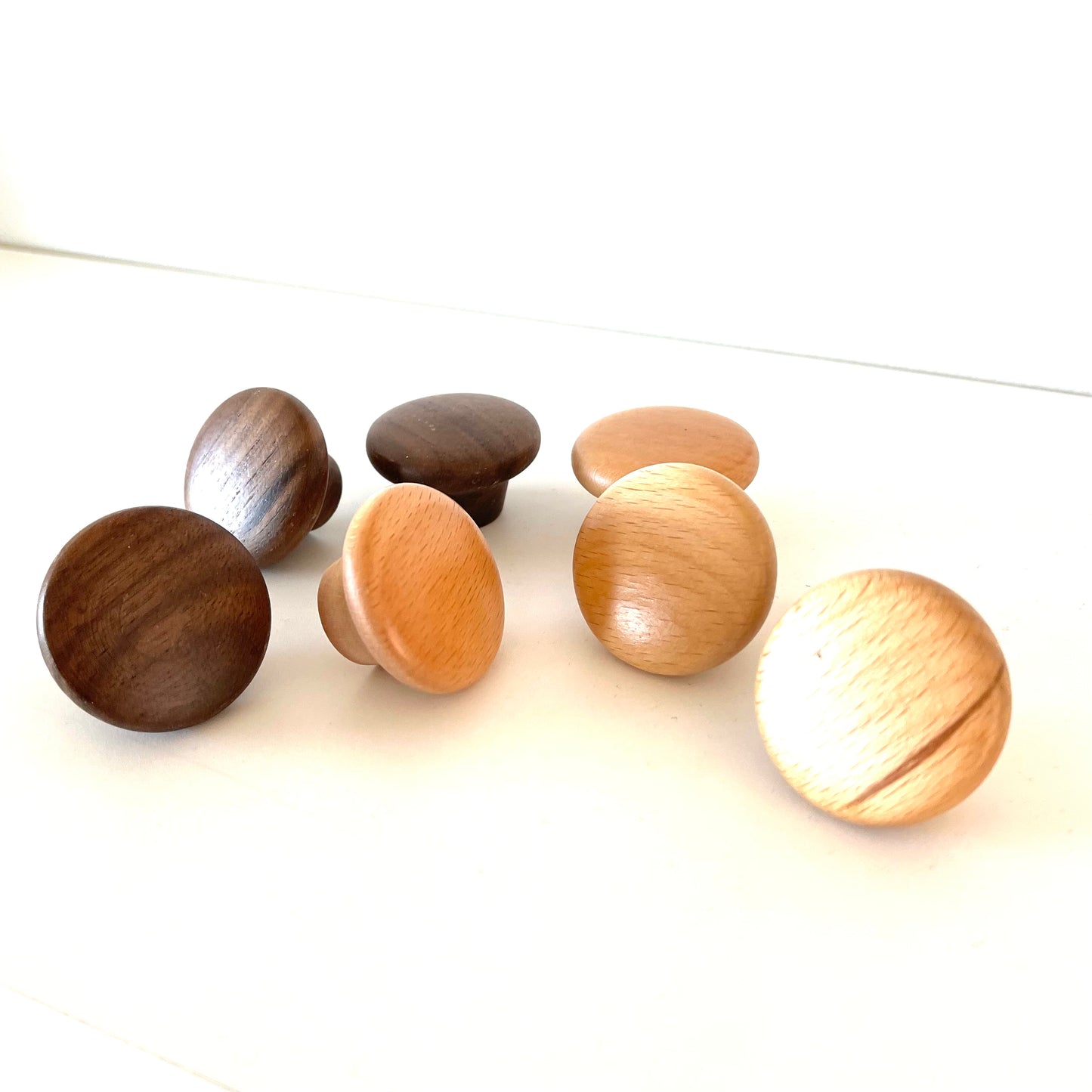 Møbelknop i træ (Ø: 38 mm)