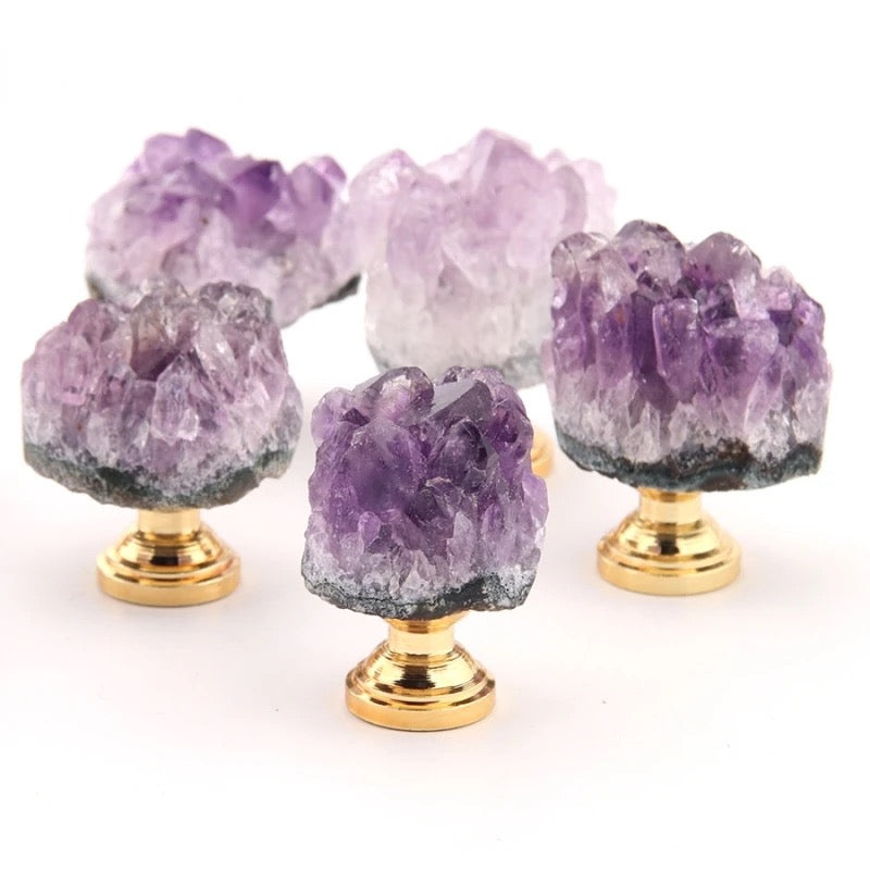 Møbelknop: rustik rå ametyst (Ø: 23-29 mm)