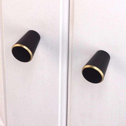 By Grebet.dk Metal greb 20 mm Kegleformet møbelknop i matsort metal (Ø: 20 eller 26 mm)