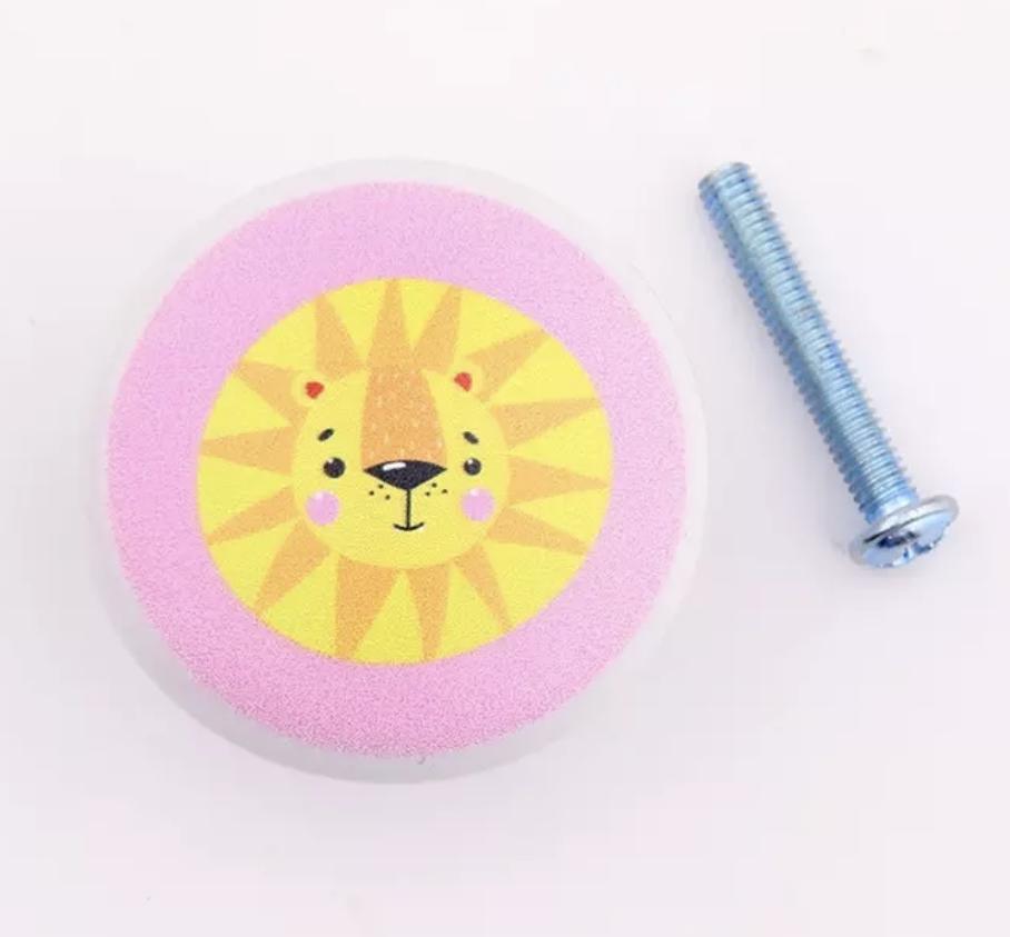 Grebet.dk Keramik greb Løve (lyserød) Keramik greb til børneværelset med dyrehoveder (Ø: 38 mm)