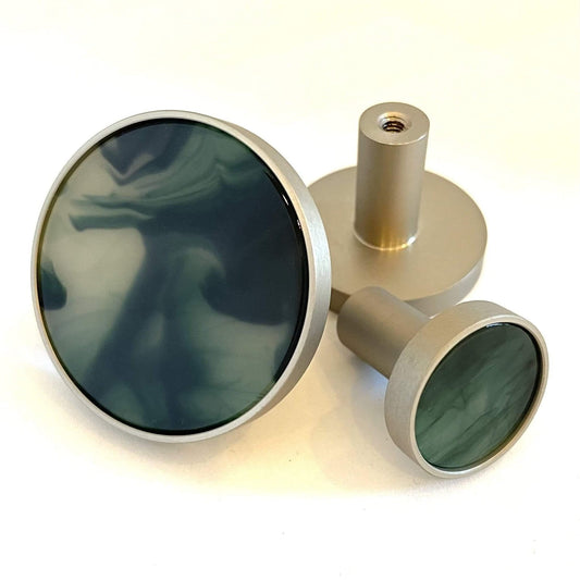 Knage i nikkel med celadon keramik (Ø: 42 mm) - Grebet