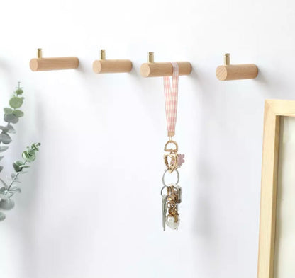 Knager i træ med børstet messing (lyst eller mørkt træ) - Grebet