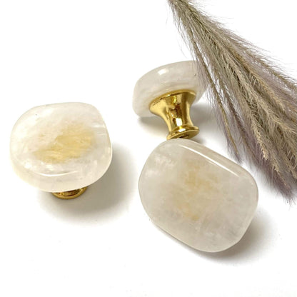 By Grebet.dk Møbelknop Klar/hvid kvarts (lille) Krystal møbelknop (guld hardware, flere størrelser)