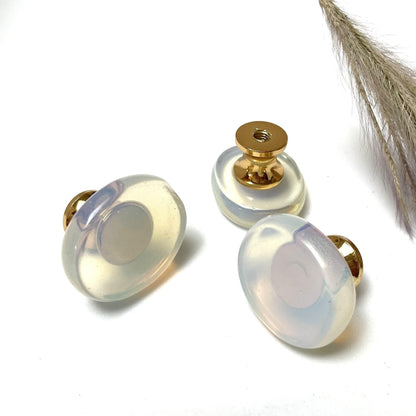 By Grebet.dk Møbelknop Opal (lille) Krystal møbelknop (guld hardware, flere størrelser)
