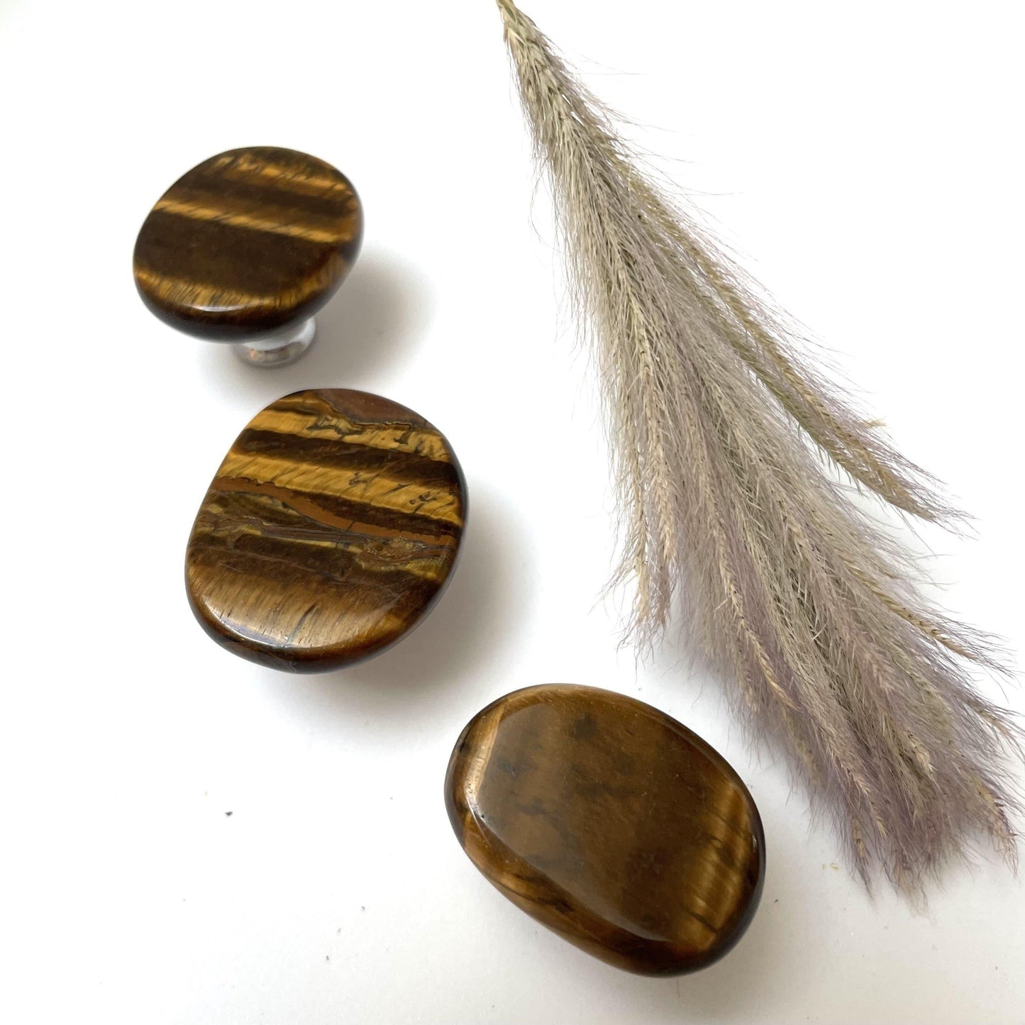 By Grebet.dk Møbelknop Tigerøje Krystal møbelknop (sølvfarvet hardware)