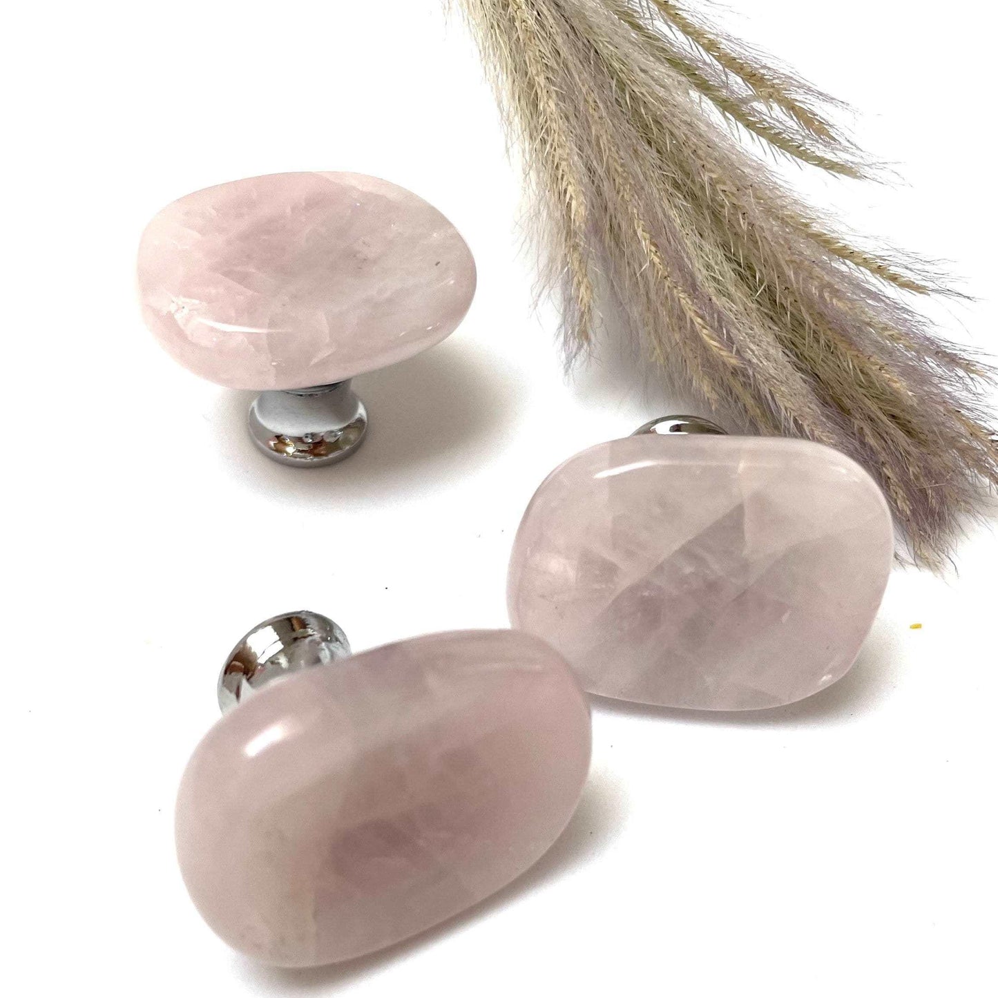 By Grebet.dk Møbelknop Rosakvarts Krystal møbelknop (sølvfarvet hardware)