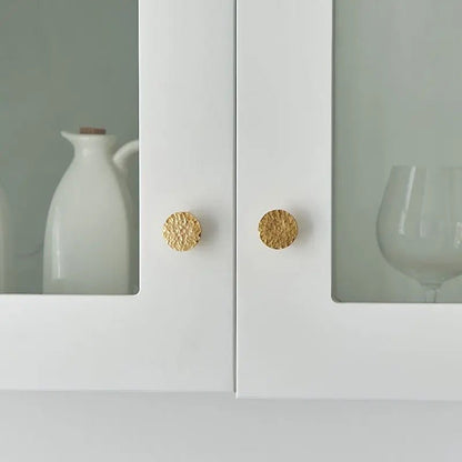 Møbelknop i banket messing (Ø: 25 mm eller 28 mm) - Grebet