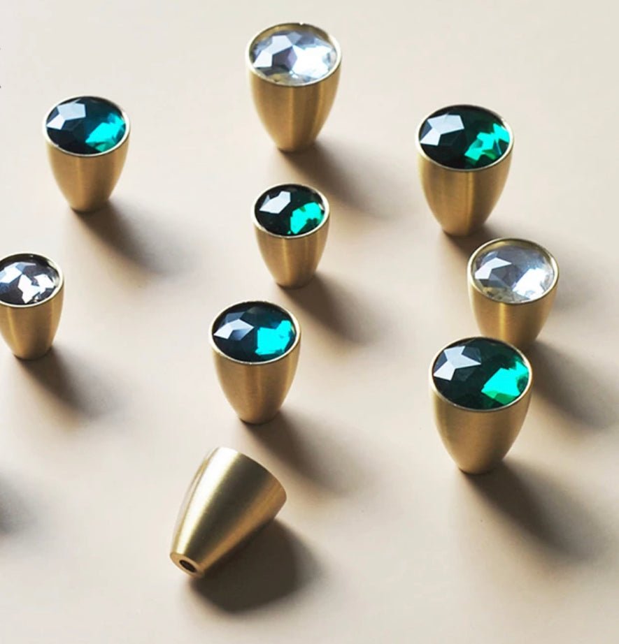 Møbelknop i messing med emeraldgrøn top - Grebet