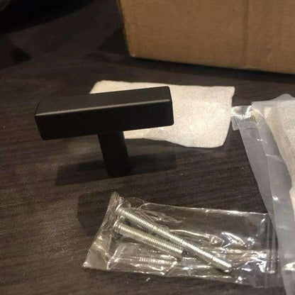 Grebet Metal greb Møbelknop i sort metal, kantet med rund fod