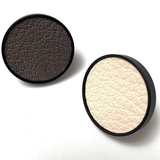 Møbelknop med læder (Ø: 32 mm) sort metal - Grebet