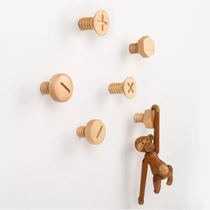 By Grebet Knage Skrue knager i lyst træ