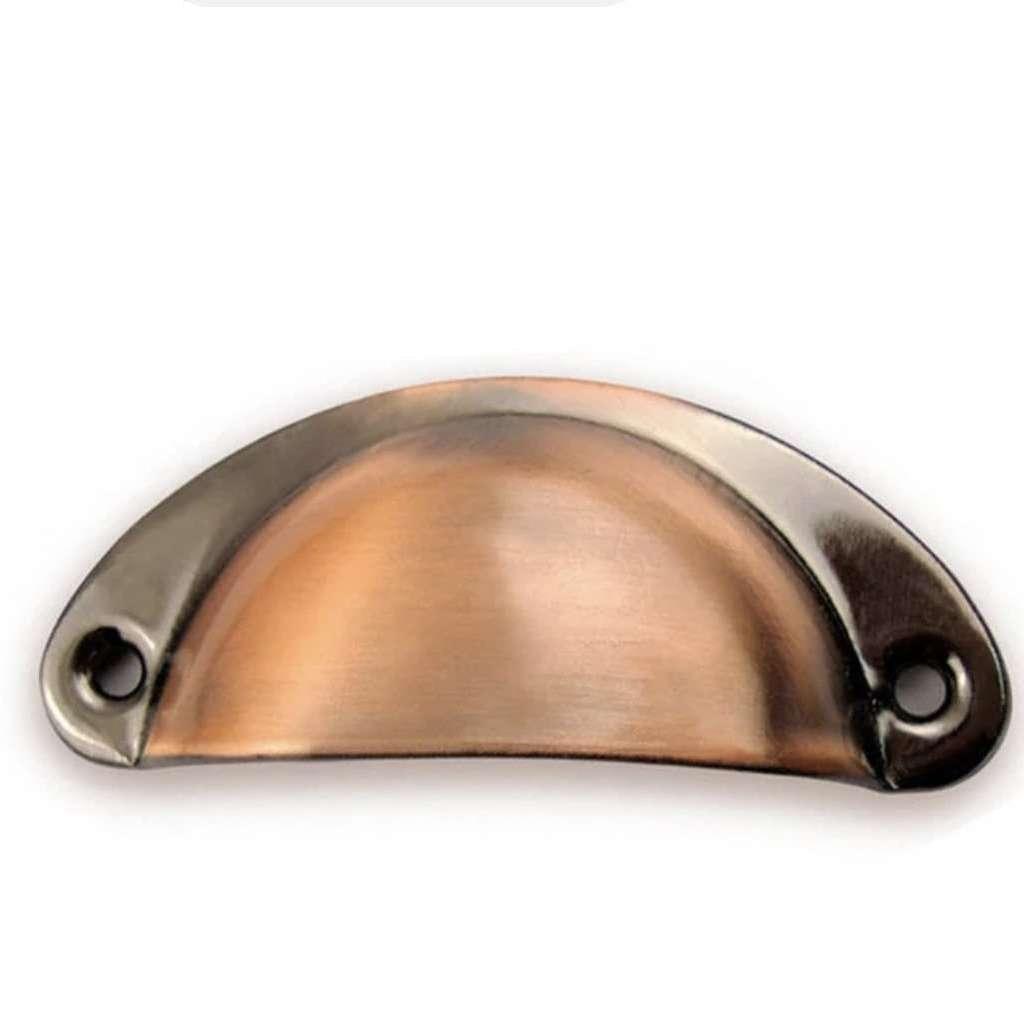 Grebet metal Skuffegreb i kobberfarvet metal (CC-mål: 66 mm)