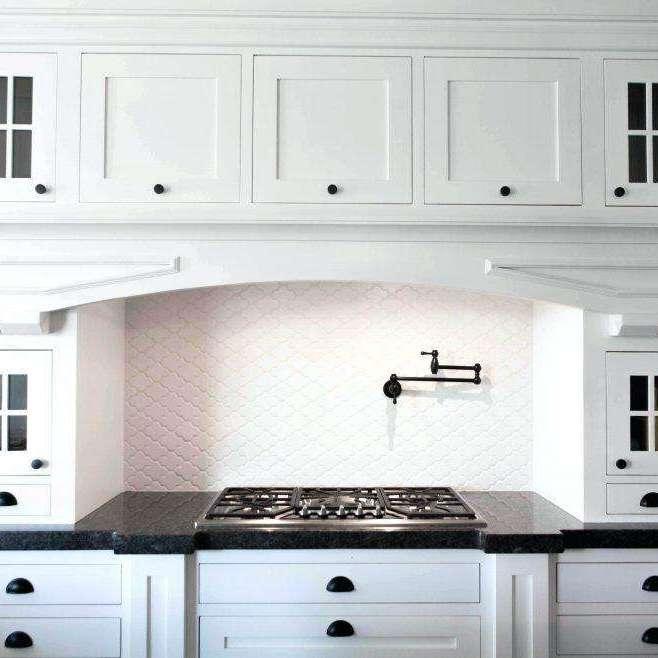 Skuffegreb i sort metal (CC-mål: 66 mm) - Grebet
