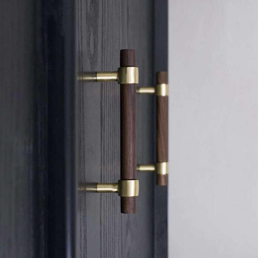 By Grebet.dk Greb Træ håndtag med messing hardware (bøg eller valnød)